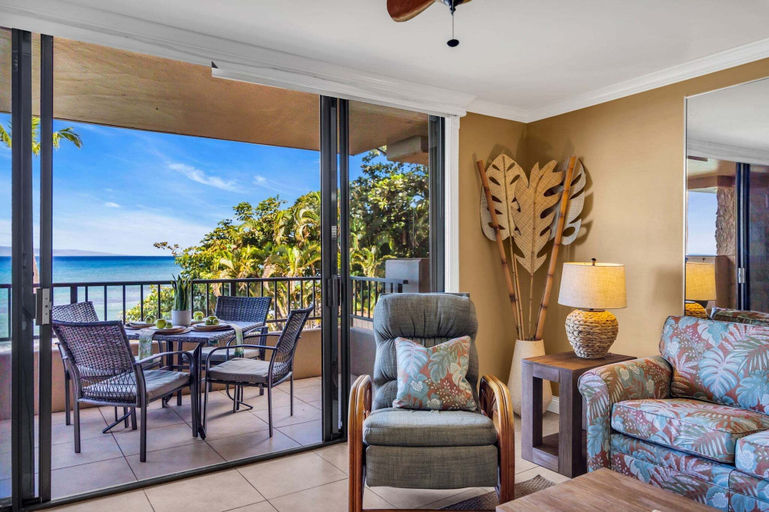 Interior 2, Updated 2BD Direct Oceanfront Retreat Steps From Pool & Hot Tub-paki Maui 222, Maui
