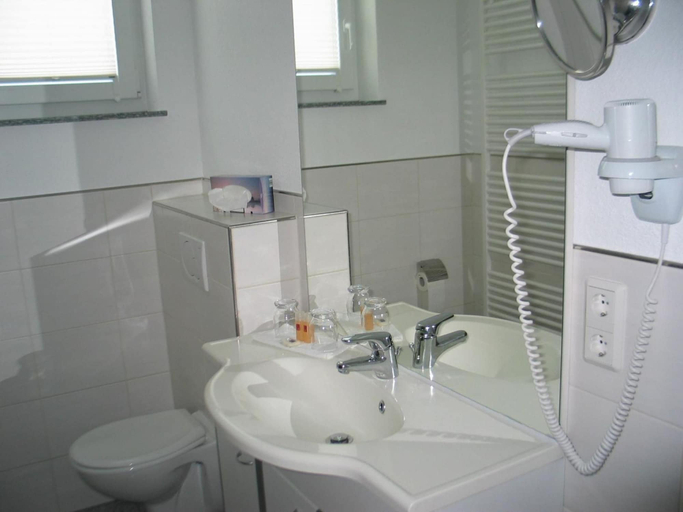 Bathroom 3, Hotel Winzerverein, Bernkastel-Wittlich