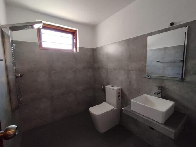 Bathroom 5, Little Garden Villa, Hikkaduwa