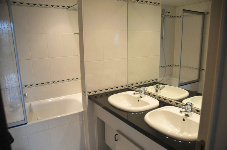 Bathroom, Apt w Fireplace Garden, Luxembourg