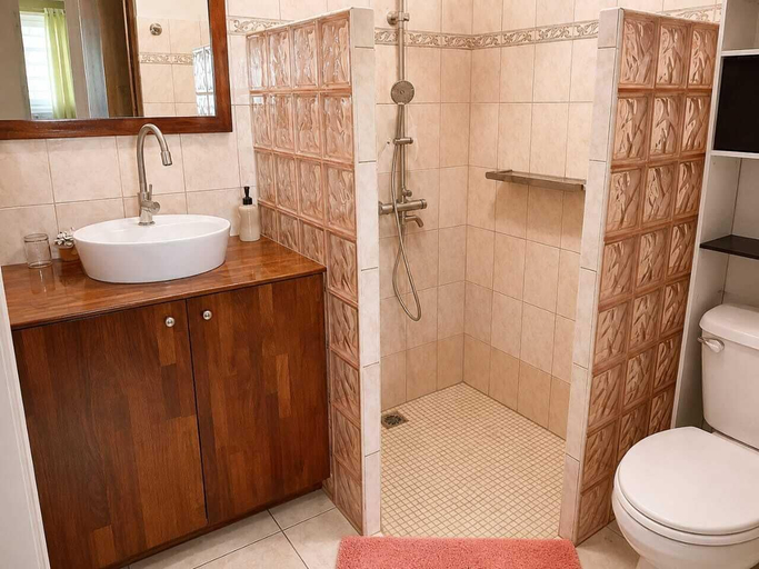 Bathroom, TE AVA