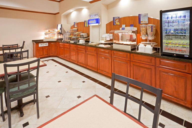 Food & Drinks 5, Holiday Inn Express & Suites DECATUR by IHG, Wise