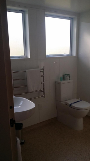 Bathroom 3, Bucket Tree Lodge, Porirua