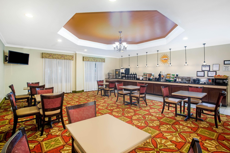Food & Drinks 5, La Quinta Inn & Suites by Wyndham Columbus TX, Colorado