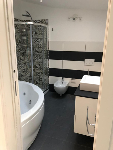 Bathroom 5, B&B Il Giardino sul Mare, Vibo Valentia