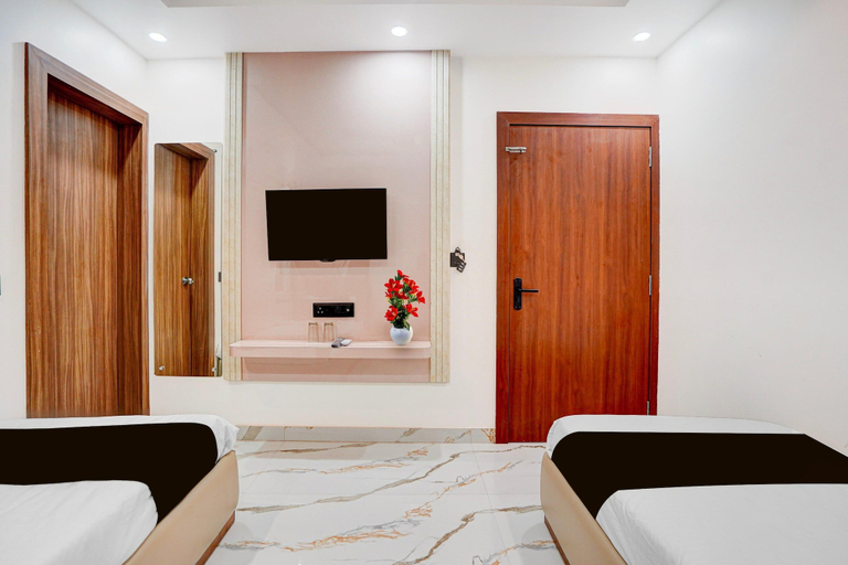 Room 4, Classic RR Grand, Varanasi