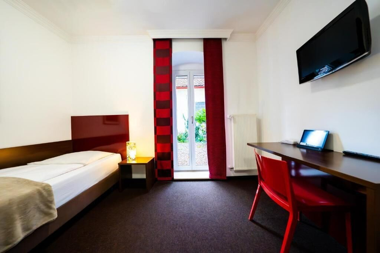 Bedroom 4, Hotel Bergbauer, Neuburg-Schrobenhausen