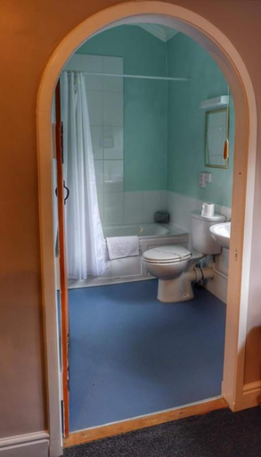 Bathroom 3, The Fountain Inn, Gloucestershire