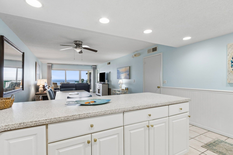 Others 5, Striking Ocean View Condo with Private Walkway to the Beach by RedAwning, Nassau
