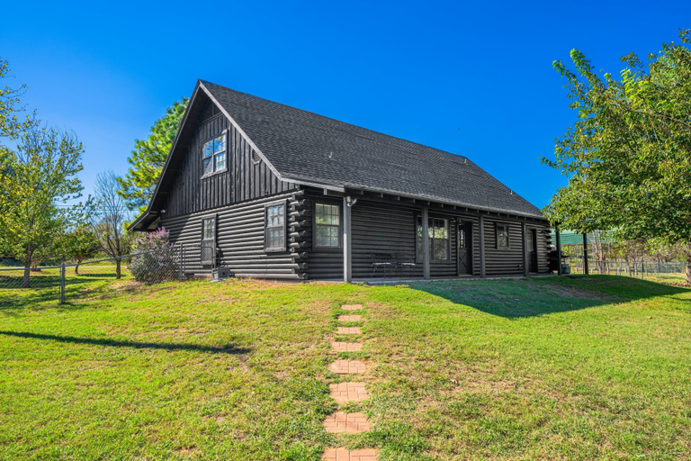 Primary image, Casa Boots & Bubbly w/ Pool, Sleeps 14, Gillespie
