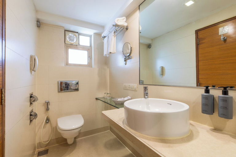 Bathroom 4, Hotel Heritage formerly known as Comfort Inn Heritage, Mumbai City