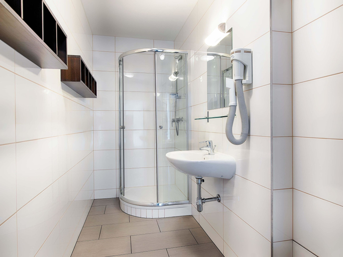 Bathroom 4, B&B Hotel Graz-Hbf, Graz