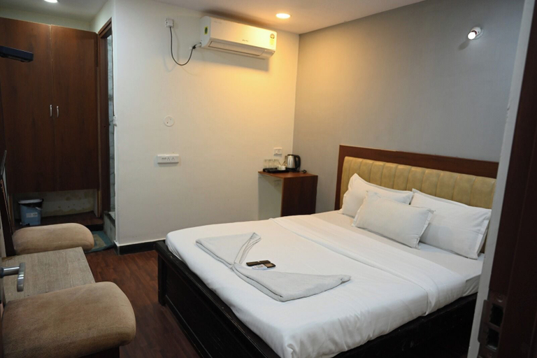 Room 4, Raghava Residency & Banquet Hall, Ranga Reddy