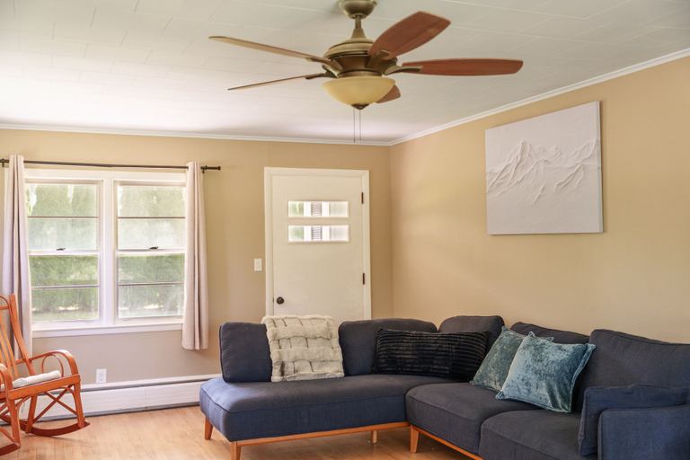 Living area 2, The Rutland Ranch 3 Bedroom Home, Rutland
