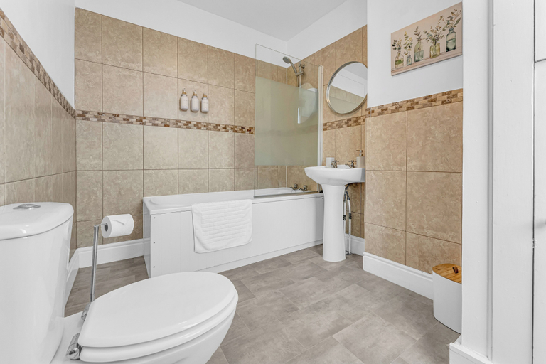 Bathroom 4, 3bedroom Sleeps 5 at Buxton, Derbyshire