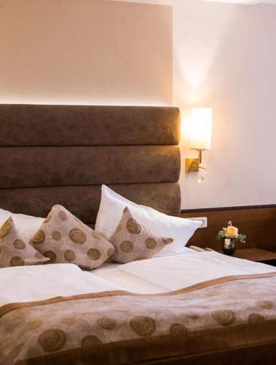Bedroom 2, Hotel Koenig, Passau