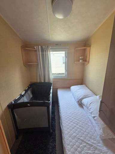 Room 4, Donna 2 bed Rhyl Robin Hood, Denbighshire