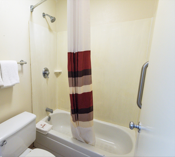 Bathroom 4, Red Roof Inn Lafayette, LA, Lafayette