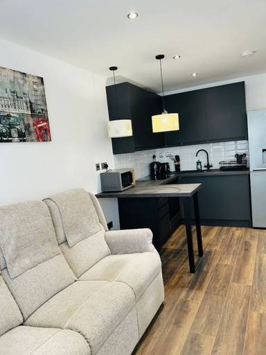 Room 3, 1-bed Apt Close to Town Centre Train Station, Northamptonshire