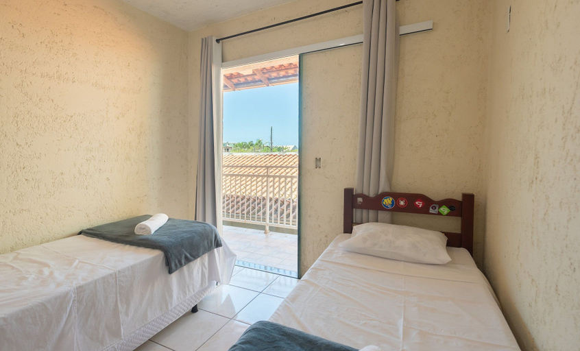 Room 4, House in Condo w/ Pool Steps From the sea Oni0002, Barra Velha