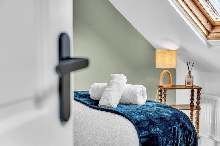 Room 1, 3bedroom Sleeps 5 at Buxton, Derbyshire