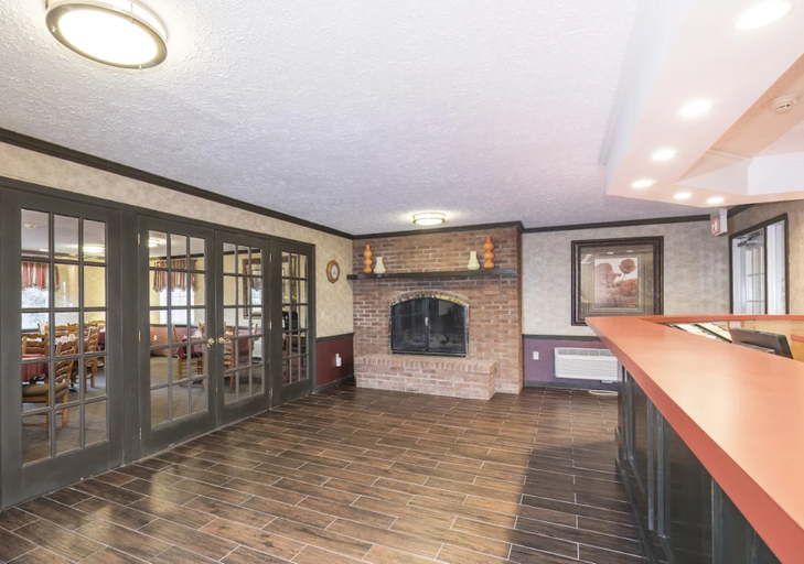 Public Area 2, Red Roof Inn Uhrichsville, Tuscarawas
