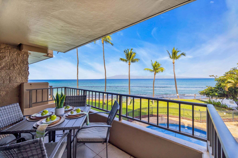 Interior 3, Updated 2BD Direct Oceanfront Retreat Steps From Pool & Hot Tub-paki Maui 222, Maui
