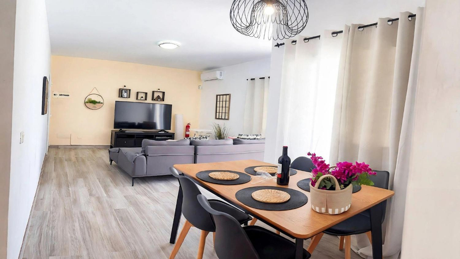 Food & Drinks 5, Villa Descansa with private pool, sea view, Sat-tv free Wifi, Las Palmas