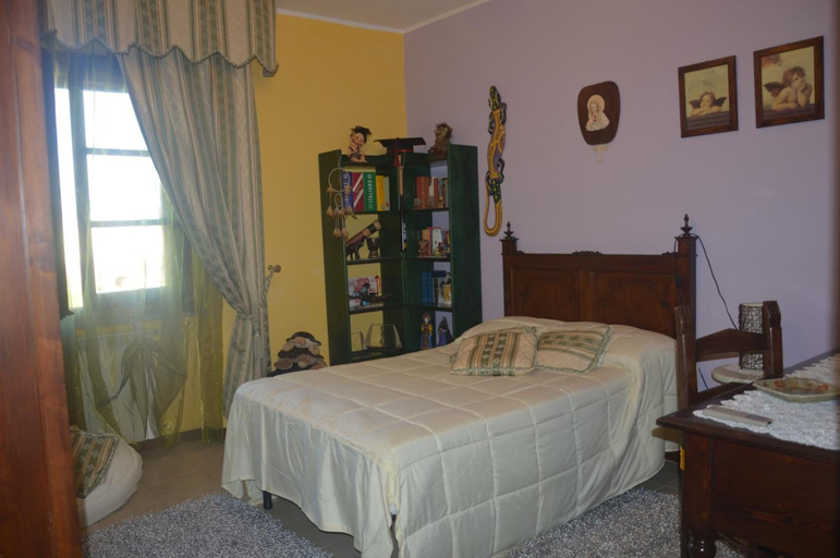 Bedroom 3, B&B Fra e Fe, Oristano