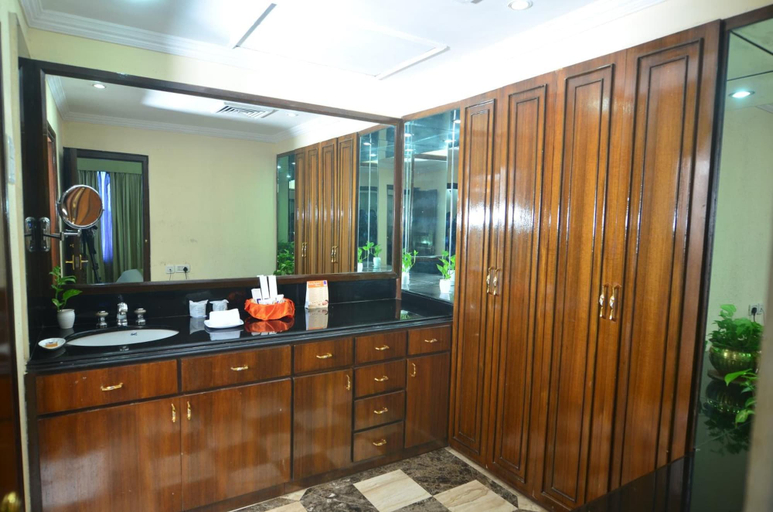 Bathroom 4, Empires Hotel Bhubaneswar, Khordha