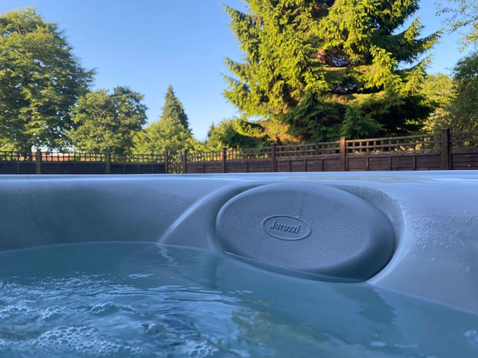 Outdoor spa tub 2, The Bridge Collection, Norfolk