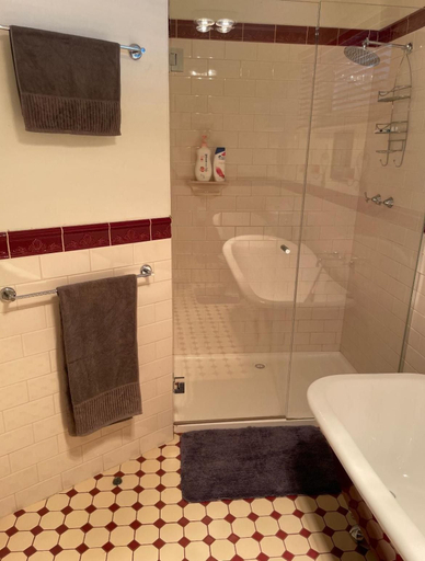 Bathroom 3, Yea Motel, Murrindindi - West