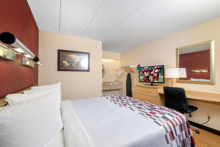 Bedroom 2, Red Roof Inn Syracuse, Onondaga
