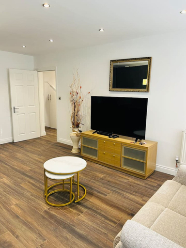 Room 2, 1-bed Apt Close to Town Centre Train Station, Northamptonshire