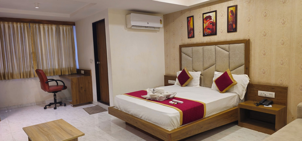 Room 2, Hotel Lee Grand Inn, Ahmadabad