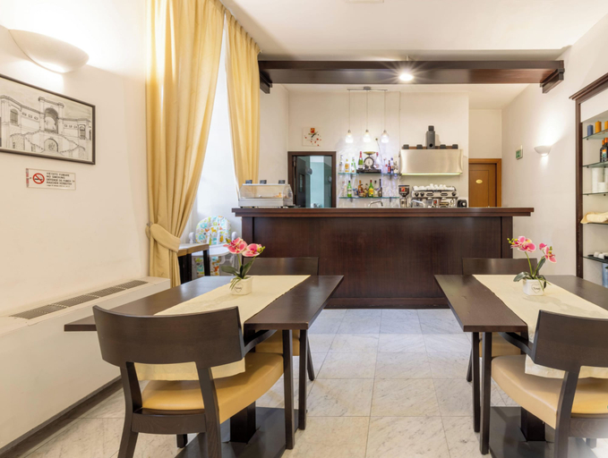 Bar (on property), Hotiday Cagliari Lungomare, Cagliari