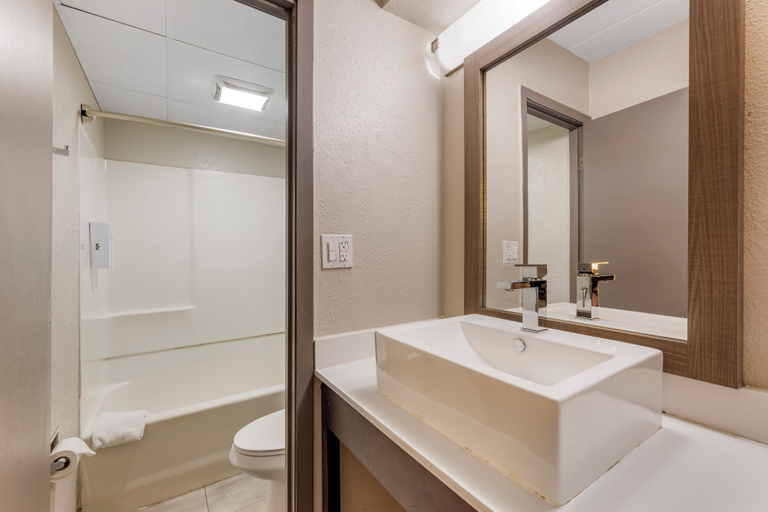Bathroom 4, Red Roof Inn Bourbonnais, Kankakee