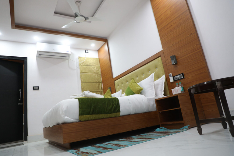 Room 4, Mix Grand Family Restaurant, Garhwal