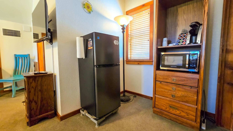 Interior, Sunflower Guestroom With Pool, Comal