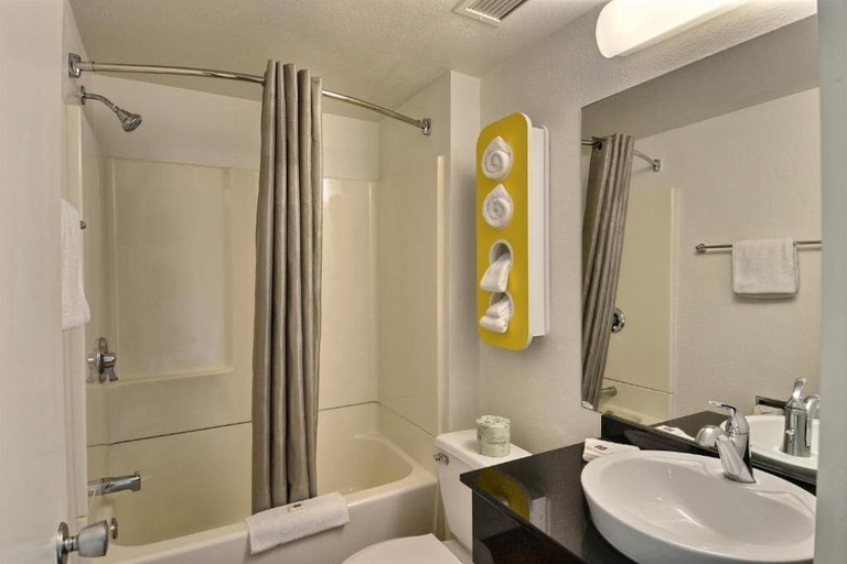 Bathroom 4, Motel 6 Danvers, MA - Boston North, Essex