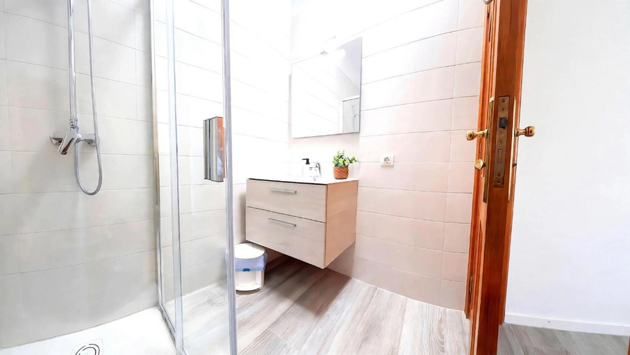 Bathroom 4, Villa Descansa with private pool, sea view, Sat-tv  free Wifi, Las Palmas