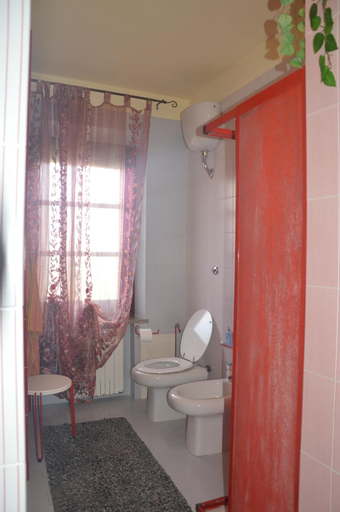 Bathroom, B&B Fra e Fe, Oristano