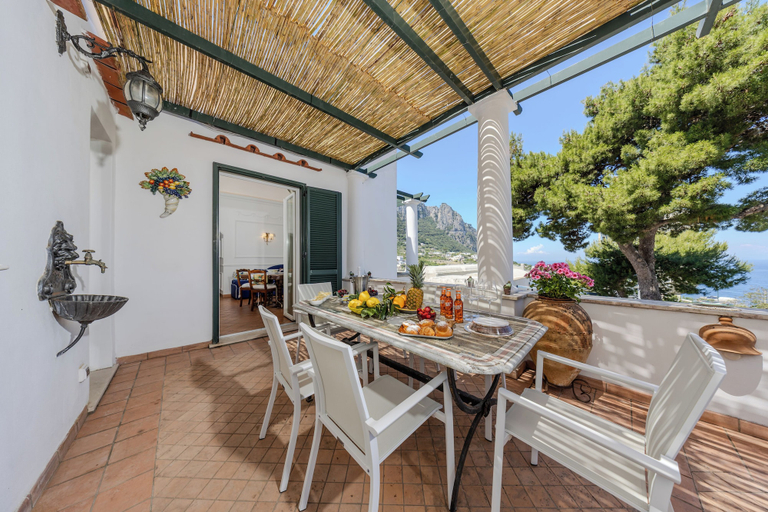 Outdoor dining 2, Villa Preziosa - Panoramic Sea View, Napoli