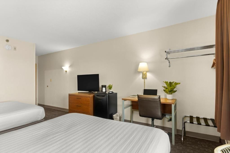 Bedroom 4, Good Nite Inn Buena Park , Orange