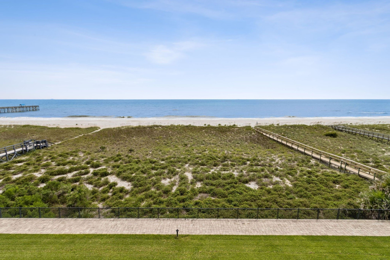 Others 4, Striking Ocean View Condo with Private Walkway to the Beach by RedAwning, Nassau