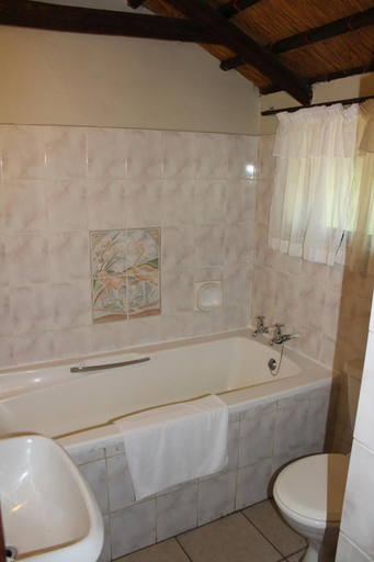 Bathroom 3, Dragon Peaks Mountain Resort, Uthukela