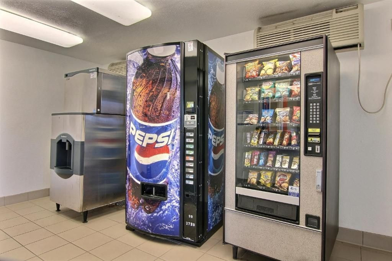 Food & Drinks 5, Motel 6 Bismarck, ND, Burleigh