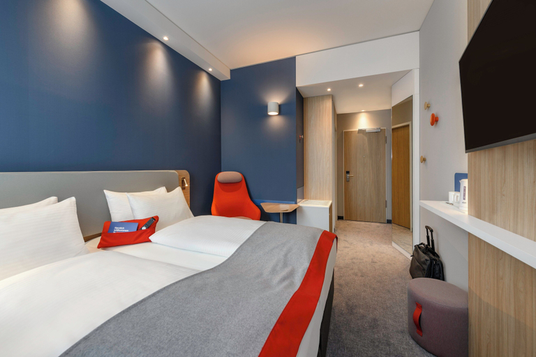 Bedroom 5, Holiday Inn Express REGENSBURG, Regensburg