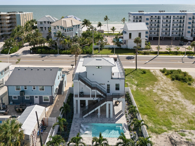 Exterior 2, Calico Jack's Lookout, Lee