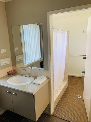 Bathroom 4, Milgate Motel, Richmond Valley - Casino